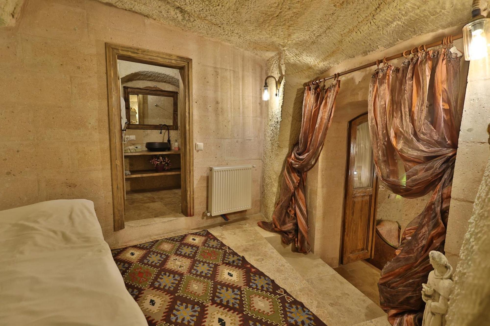Demisos Caves Hotel Ürgüp Bagian luar foto