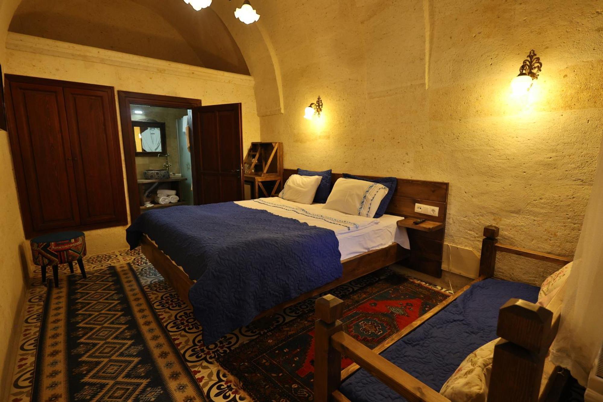 Demisos Caves Hotel Ürgüp Bagian luar foto